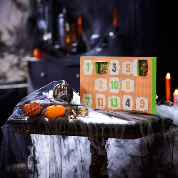 Mickey Mouse & Friends 13-Day Halloween Countdown Calendar LE Mystery Pin Set